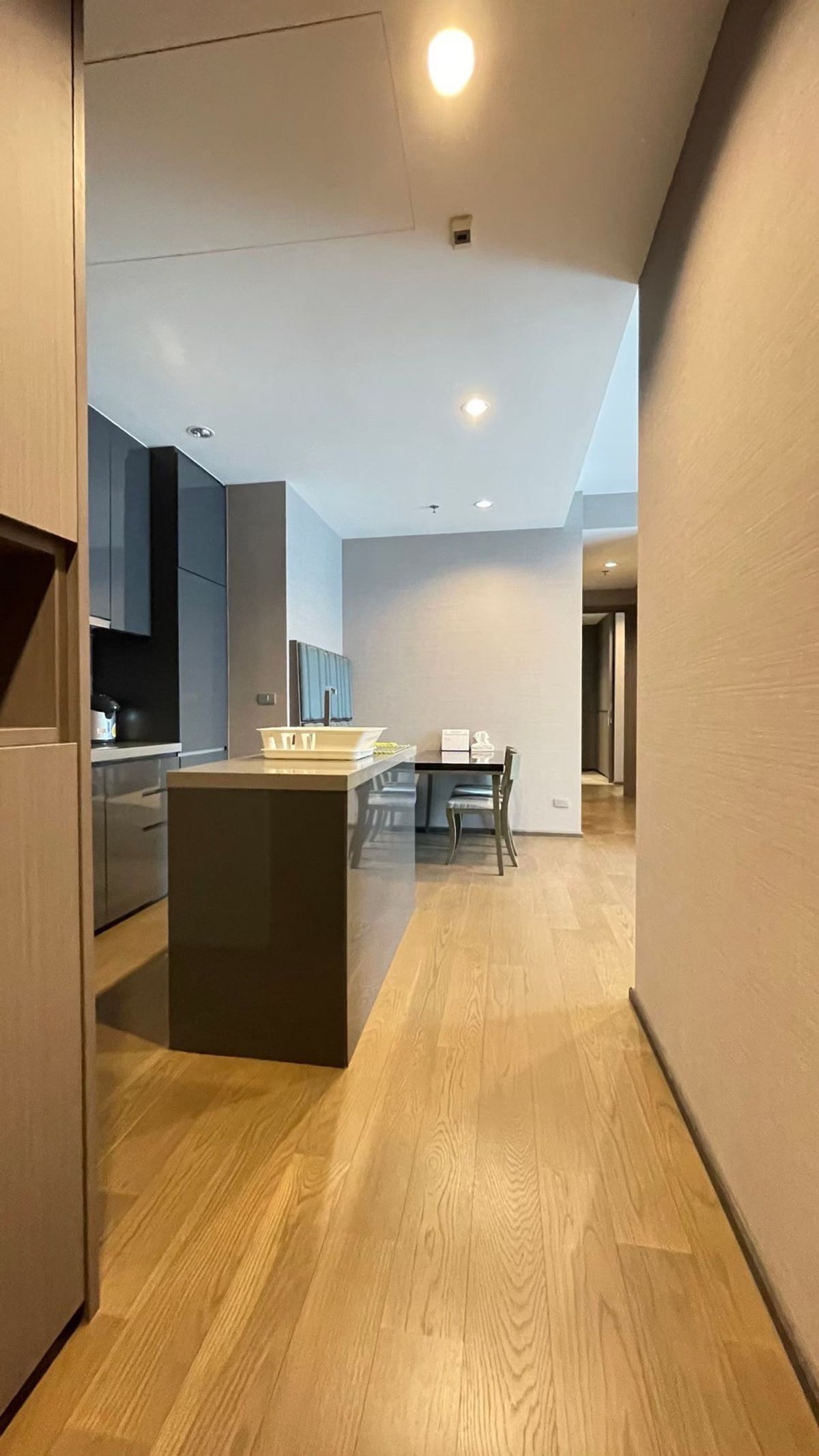 ให้เช่าคอนโดสาทร นราธิวาส : 🌟 The Diplomat Sathorn – Elegant Living Next to BTS Surasak 🌟