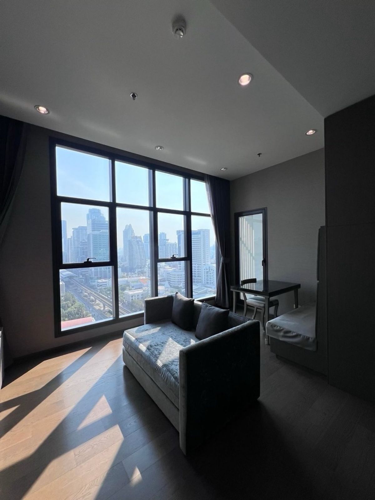 ให้เช่าคอนโดสาทร นราธิวาส : Diplomat Sathorn for rent 52 sqm 1 bed 1 bath ราคา 35,000 บาท !!! โทร 061-4162636