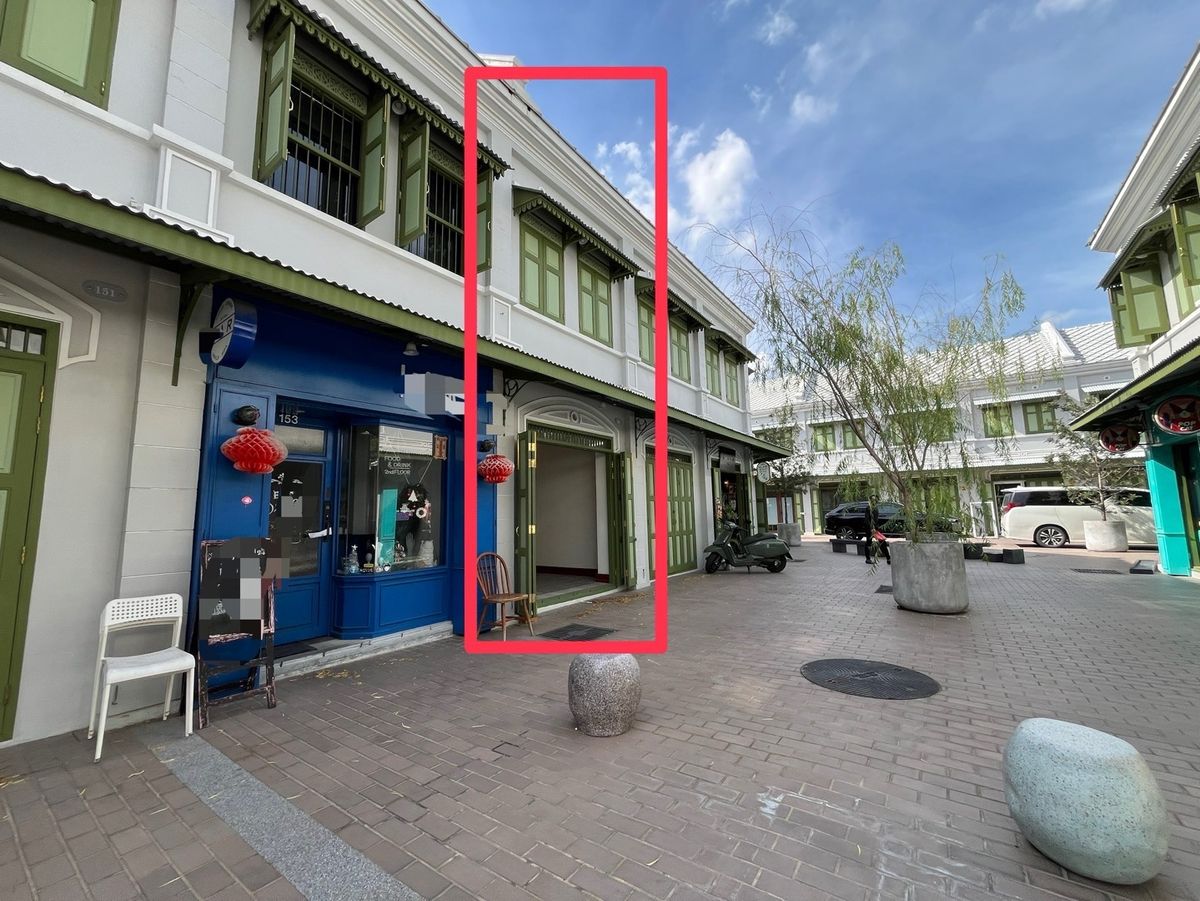 For RentRetail SpaceYaowarat, Banglamphu : Renting a 3 -story commercial building for doing business, located at Sam Yot, near Kasem / Mega, Steel Bridge and Yaowarat old market.