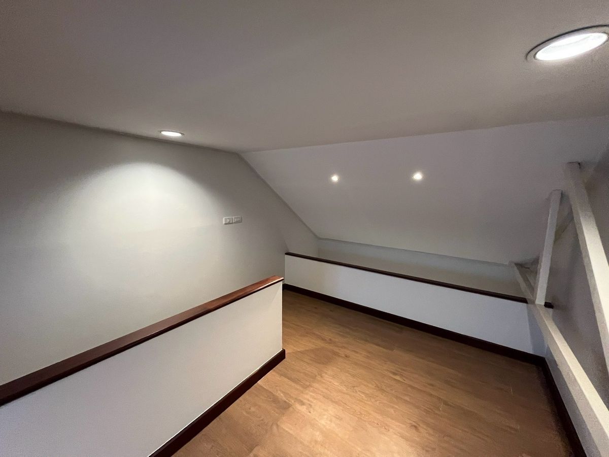 For RentShop HouseYaowarat, Banglamphu : Rent a commercial building, three commercial buildings, near Mega, Bridge and Yaowarat Bridge, Old Town Street and old town, foreign tourists and Street Food.