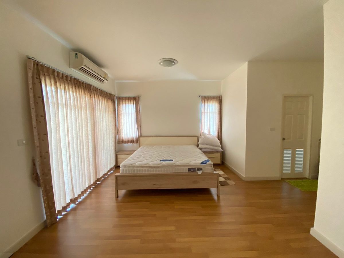 ขายบ้านนวมินทร์ รามอินทรา : ขายบ้านเดี่ยว สราญสิริ รามอินทรา  หลังใหญ่สุดในโครงการหมู่บ้าน  พื้นที่เยอะ ใกล้สวน หน้าบ้านโล่ง โปร่งสบาย