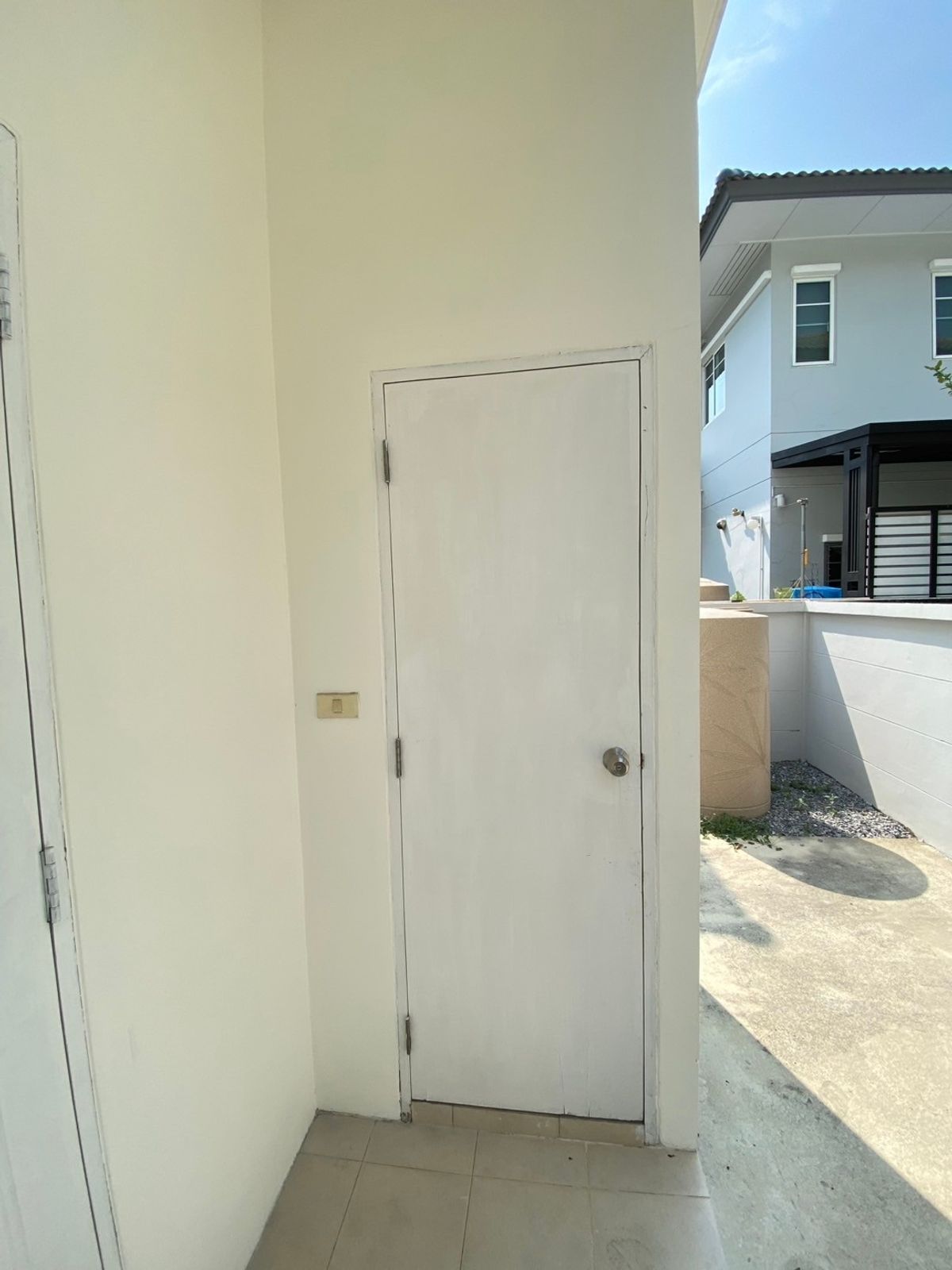 ขายบ้านนวมินทร์ รามอินทรา : ขายบ้านเดี่ยว สราญสิริ รามอินทรา  หลังใหญ่สุดในโครงการหมู่บ้าน  พื้นที่เยอะ ใกล้สวน หน้าบ้านโล่ง โปร่งสบาย