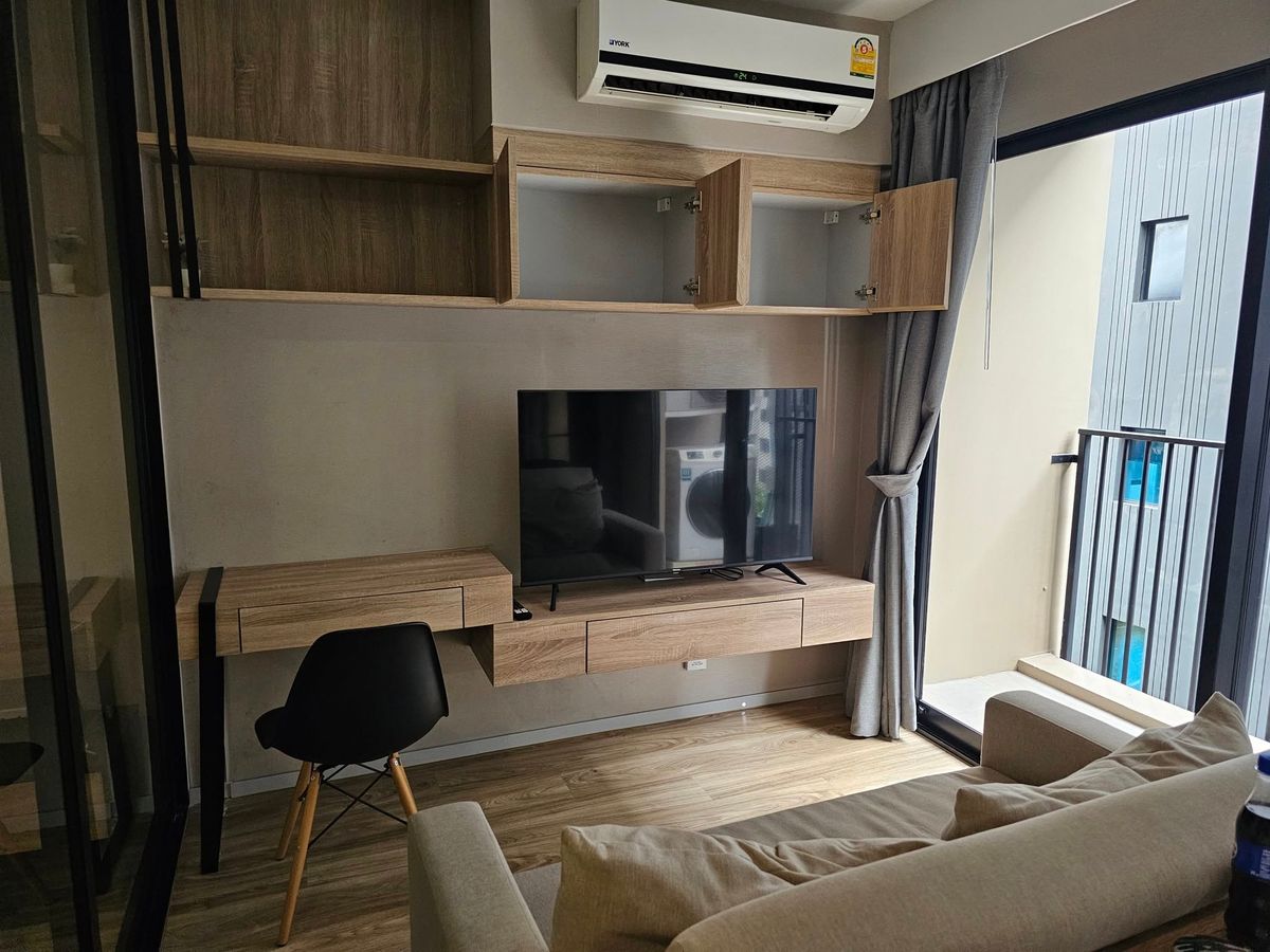 For RentCondoSathorn, Narathiwat : ⭐️ Blossom Condo @ Sathorn-Charoenrat ⭐️ 1 bedroom, 1 bathroom, size 31 sqm. Decorated with Complete electrical appliances