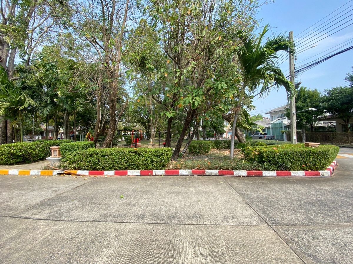 ขายบ้านนวมินทร์ รามอินทรา : ขายบ้านเดี่ยว สราญสิริ รามอินทรา  หลังใหญ่สุดในโครงการหมู่บ้าน  พื้นที่เยอะ ใกล้สวน หน้าบ้านโล่ง โปร่งสบาย