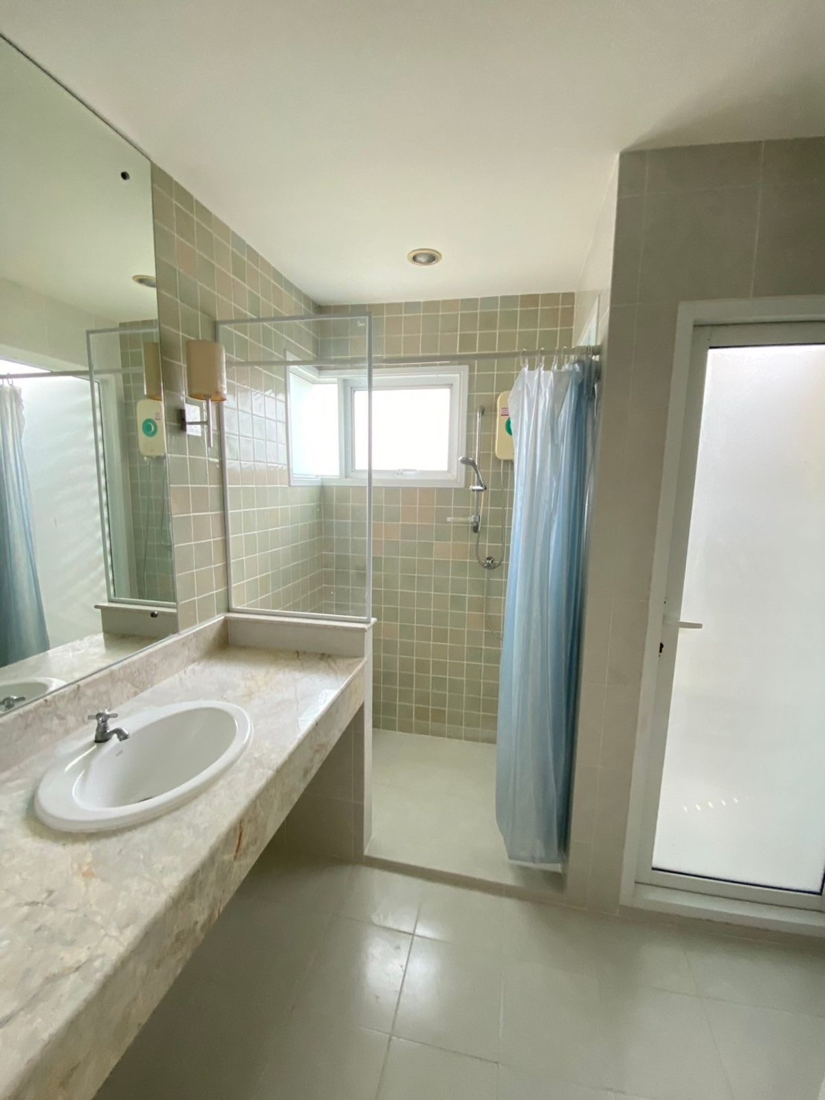 ขายบ้านนวมินทร์ รามอินทรา : ขายบ้านเดี่ยว สราญสิริ รามอินทรา  หลังใหญ่สุดในโครงการหมู่บ้าน  พื้นที่เยอะ ใกล้สวน หน้าบ้านโล่ง โปร่งสบาย