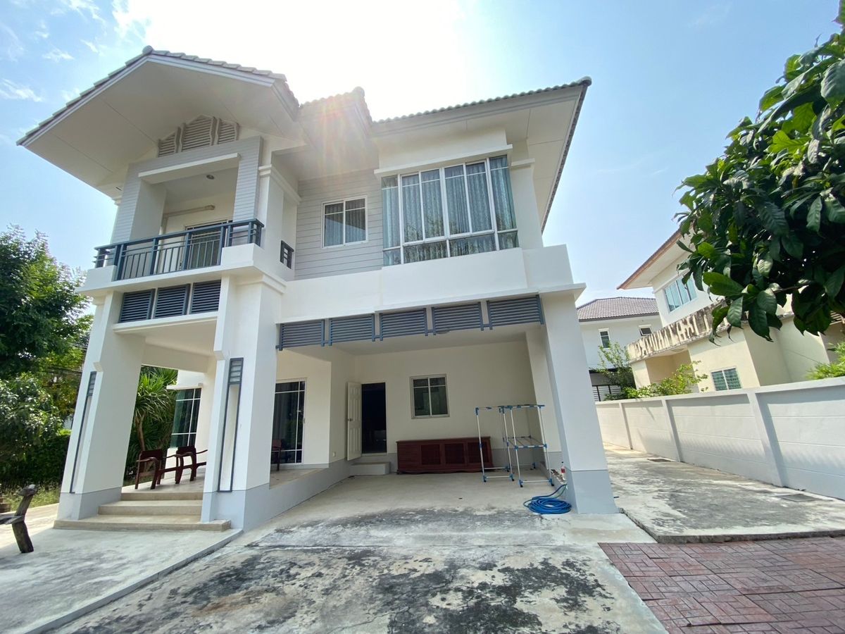 ขายบ้านนวมินทร์ รามอินทรา : ขายบ้านเดี่ยว สราญสิริ รามอินทรา  หลังใหญ่สุดในโครงการหมู่บ้าน  พื้นที่เยอะ ใกล้สวน หน้าบ้านโล่ง โปร่งสบาย