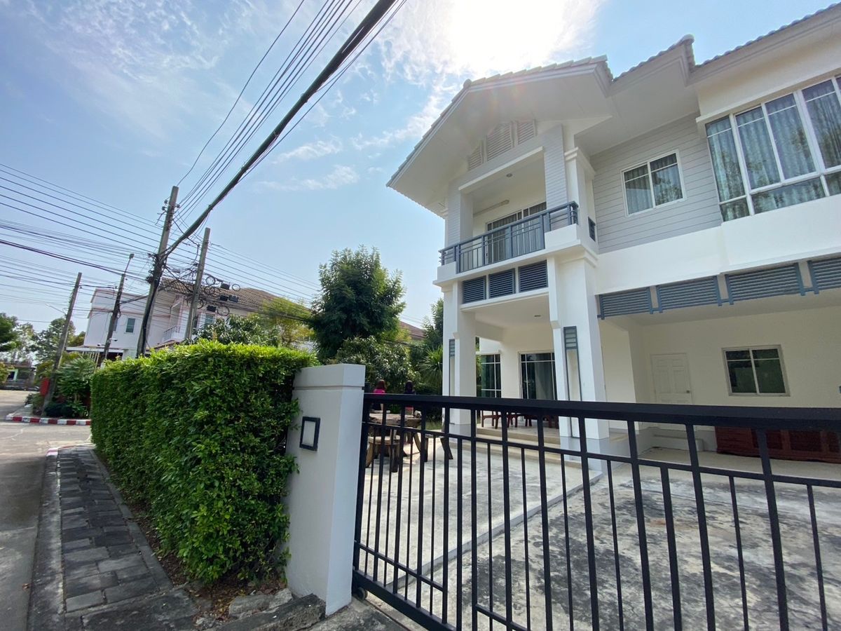 ขายบ้านนวมินทร์ รามอินทรา : ขายบ้านเดี่ยว สราญสิริ รามอินทรา  หลังใหญ่สุดในโครงการหมู่บ้าน  พื้นที่เยอะ ใกล้สวน หน้าบ้านโล่ง โปร่งสบาย