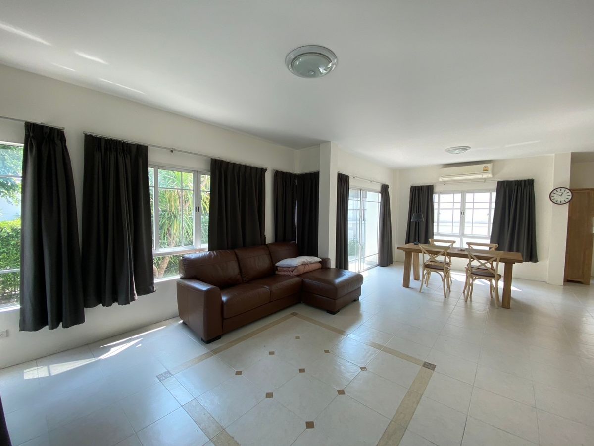 ขายบ้านนวมินทร์ รามอินทรา : ขายบ้านเดี่ยว สราญสิริ รามอินทรา  หลังใหญ่สุดในโครงการหมู่บ้าน  พื้นที่เยอะ ใกล้สวน หน้าบ้านโล่ง โปร่งสบาย