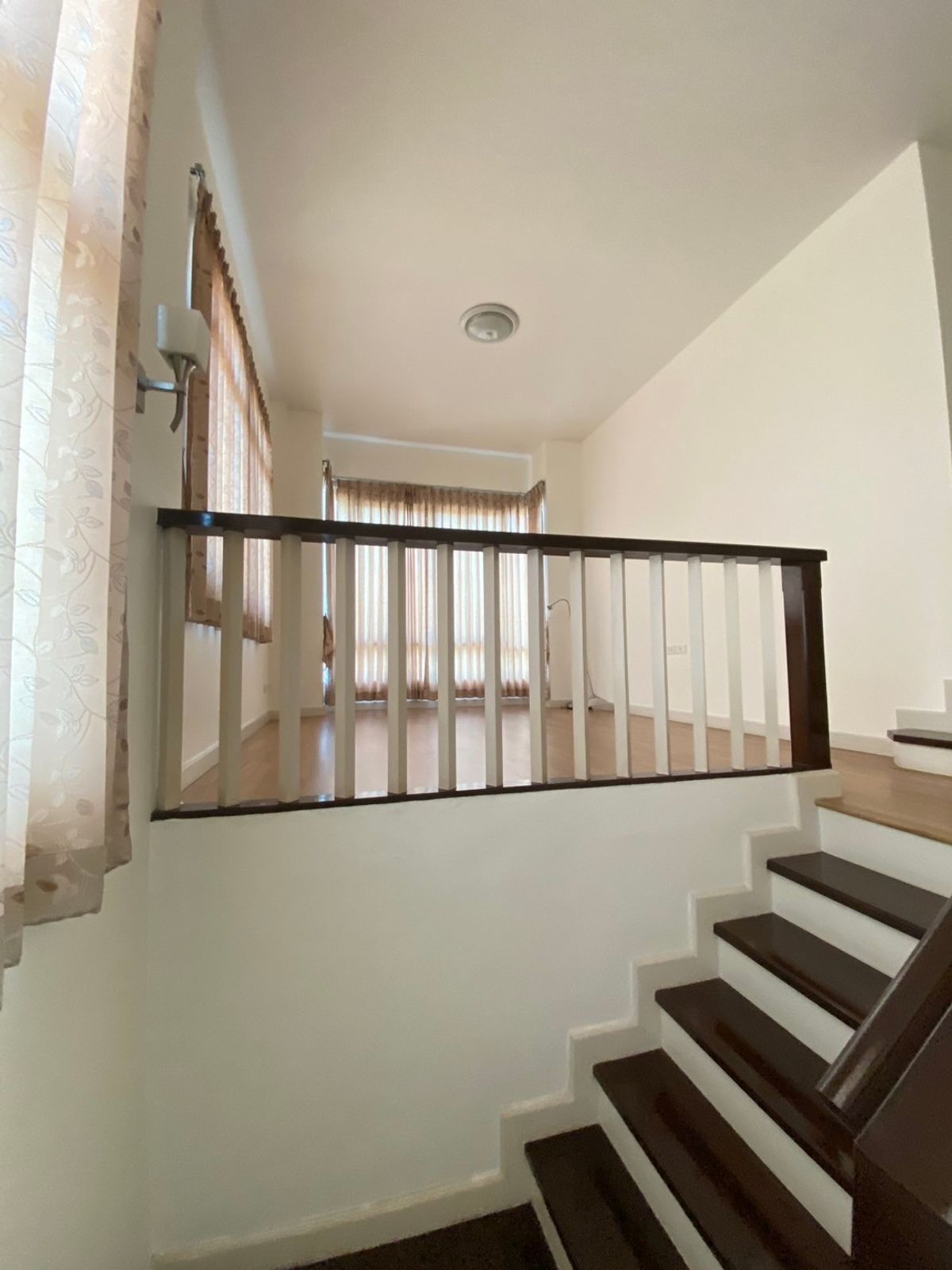 ขายบ้านนวมินทร์ รามอินทรา : ขายบ้านเดี่ยว สราญสิริ รามอินทรา  หลังใหญ่สุดในโครงการหมู่บ้าน  พื้นที่เยอะ ใกล้สวน หน้าบ้านโล่ง โปร่งสบาย