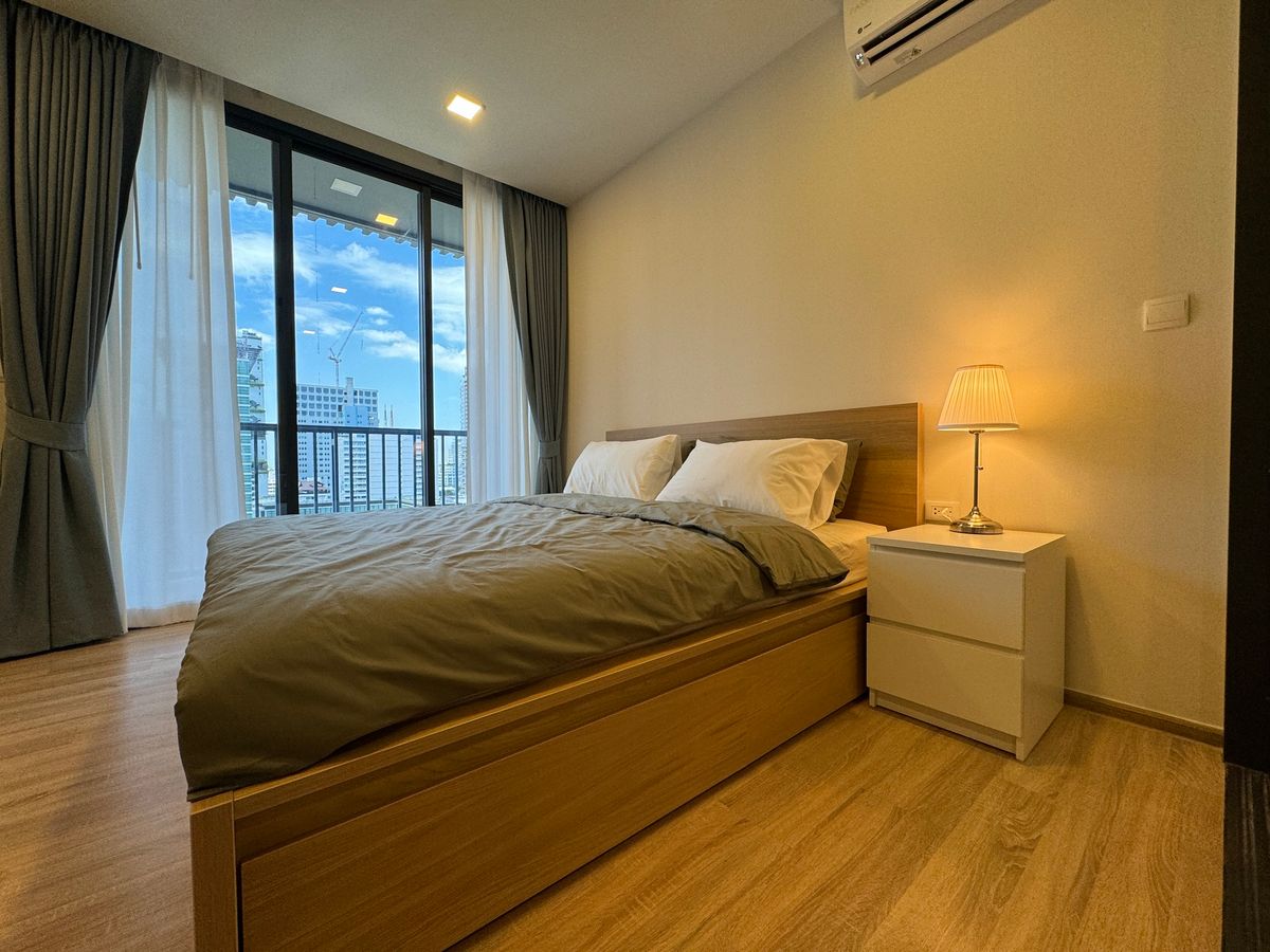 For RentCondoRatchathewi,Phayathai : Rent RR443 XT Phayathai. Beautiful room, full furniture near the BTS/APL Phayathai.