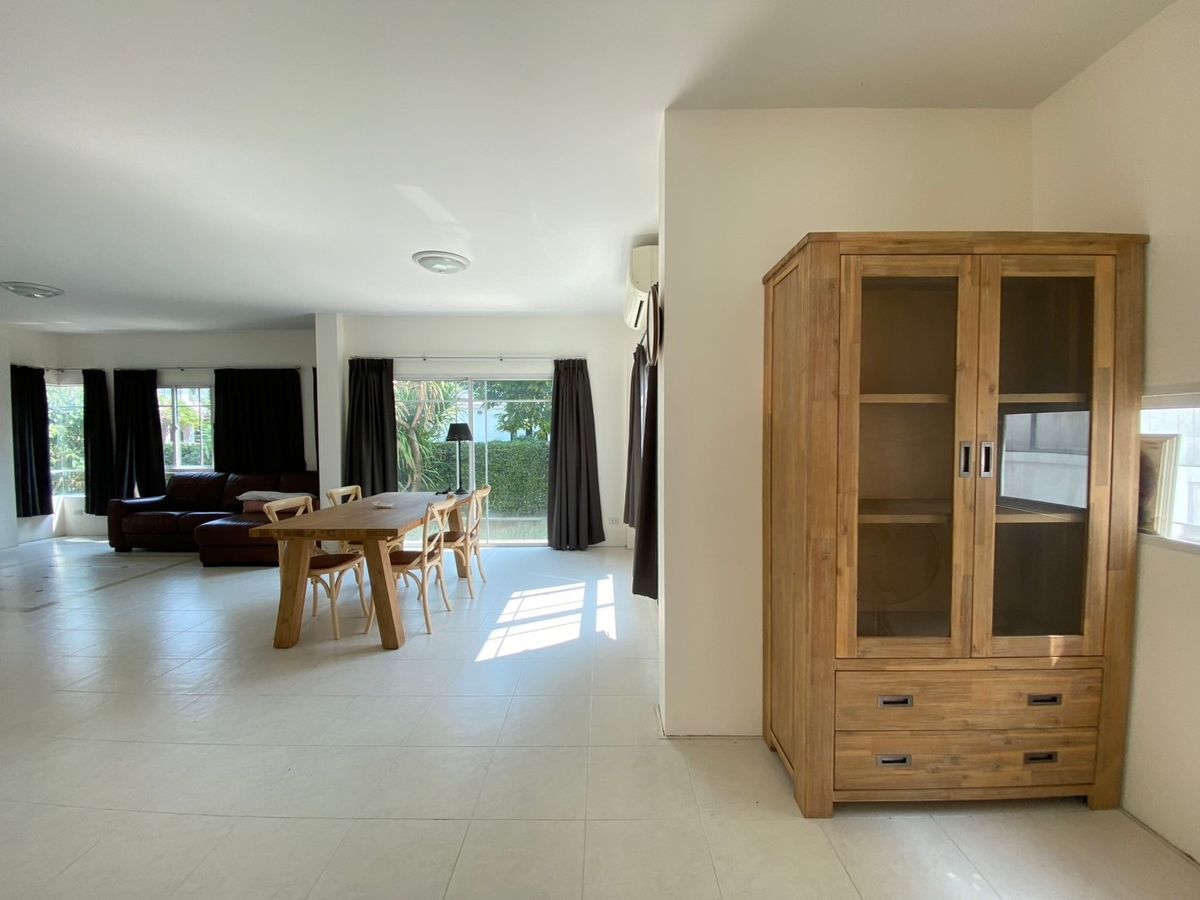 ขายบ้านนวมินทร์ รามอินทรา : ขายบ้านเดี่ยว สราญสิริ รามอินทรา  หลังใหญ่สุดในโครงการหมู่บ้าน  พื้นที่เยอะ ใกล้สวน หน้าบ้านโล่ง โปร่งสบาย