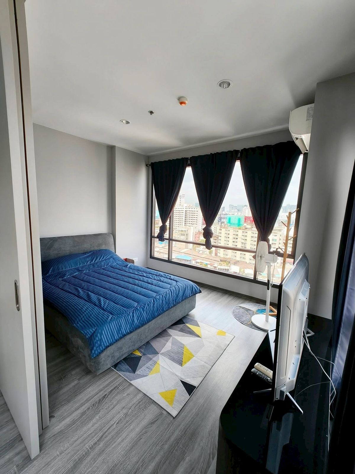 For RentCondoRatchathewi,Phayathai : 🎓🎓 Ideo Mobi Rangnam, wide room, see the best view angle 🏙️