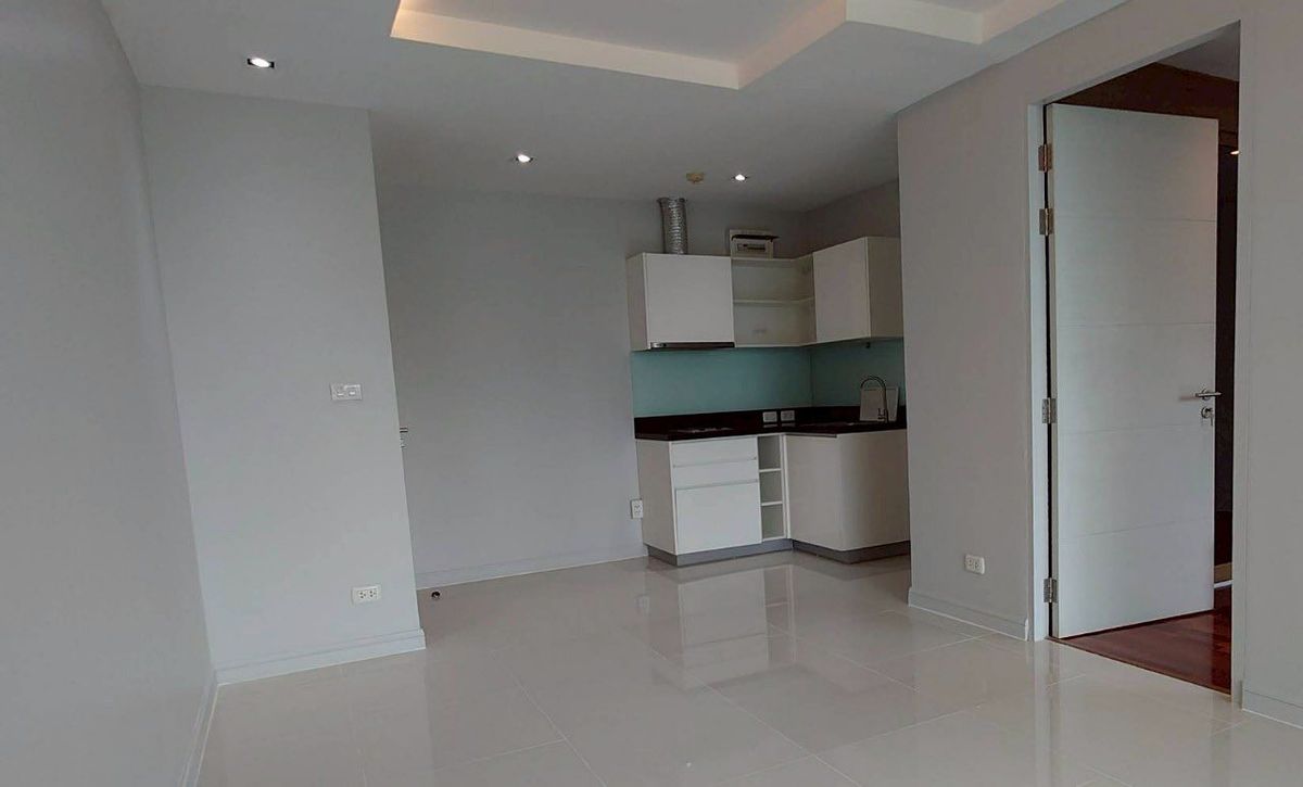 ขายคอนโดสุขุมวิท อโศก ทองหล่อ : 🏢 เบเวอรี่ 33 สุขุมวิท 33  ห้องมุม ไม่บล็อกวิว