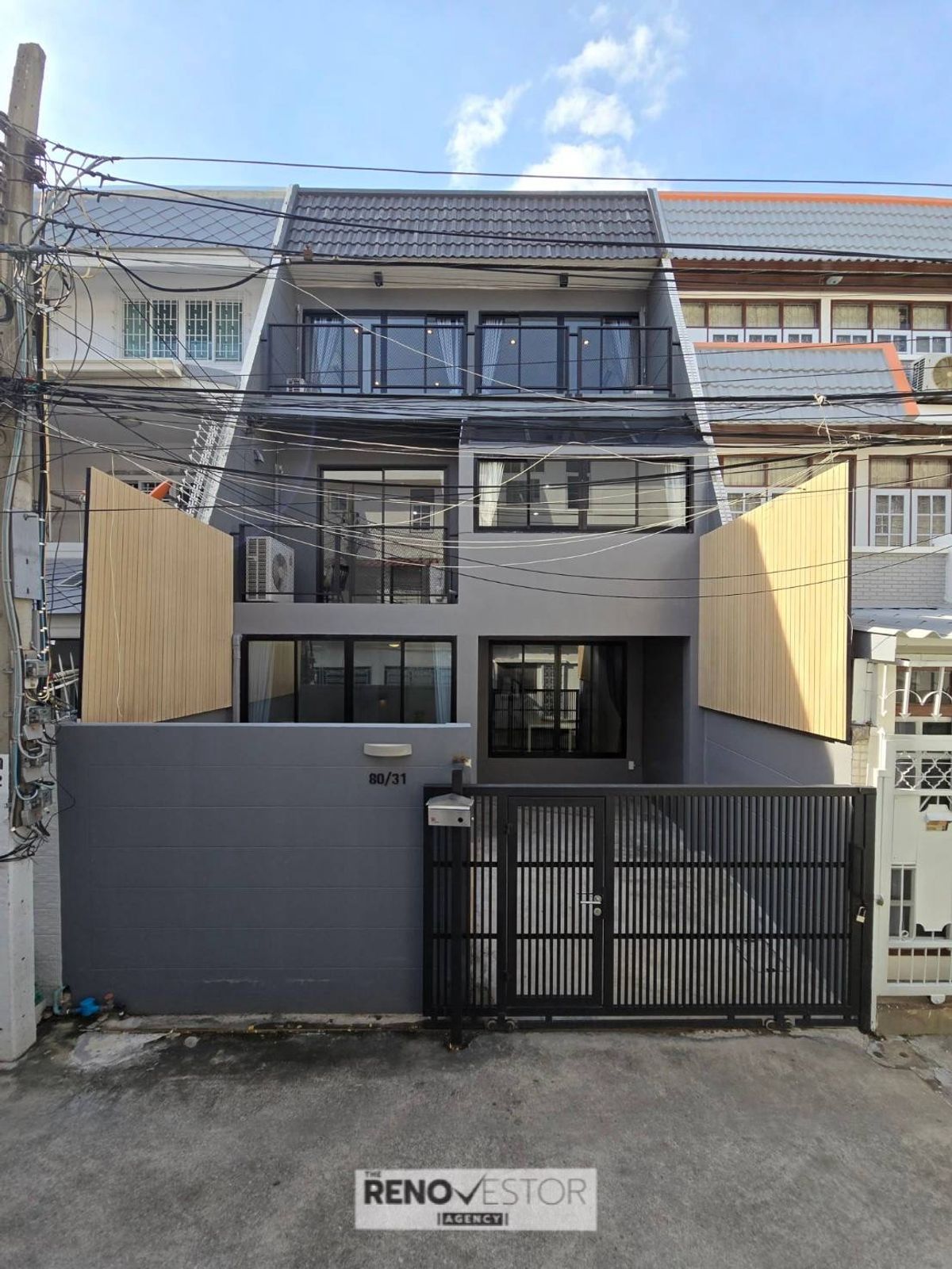 ทาวน์โฮมสุขุมวิท อโศก ทองหล่อ : 🏡 ด่วน! ขาย/เช่า ทาวน์โฮม 3 ชั้น ใจกลางเอกมัย 22สไตล์ลอฟต์ใจกลางเมือง!