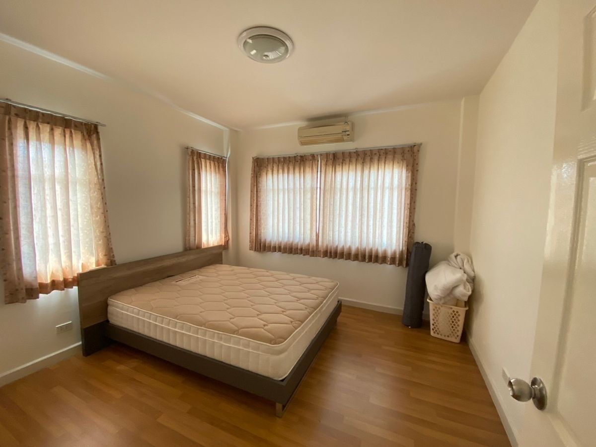 ขายบ้านนวมินทร์ รามอินทรา : ขายบ้านเดี่ยว สราญสิริ รามอินทรา  หลังใหญ่สุดในโครงการหมู่บ้าน  พื้นที่เยอะ ใกล้สวน หน้าบ้านโล่ง โปร่งสบาย