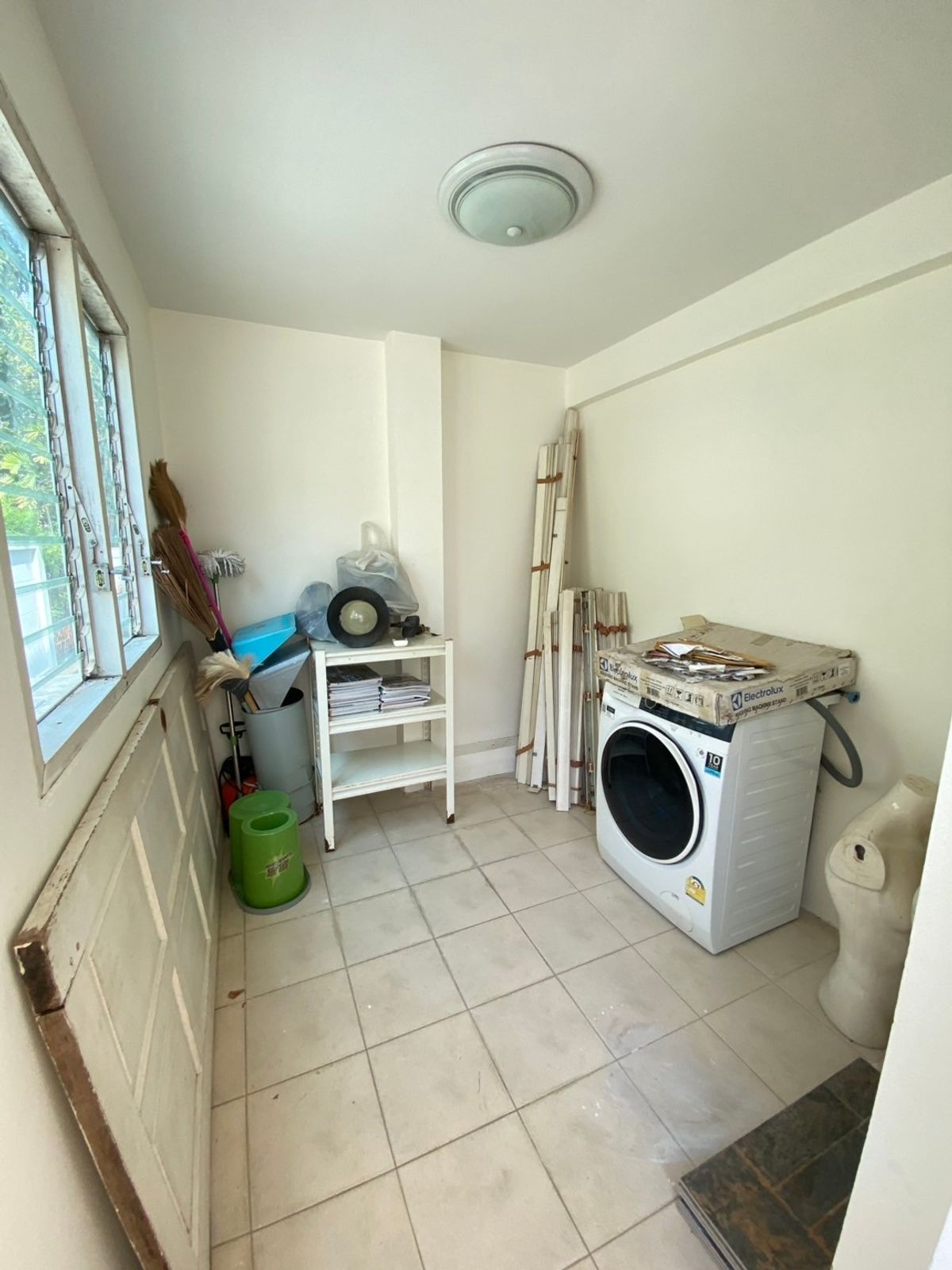 ขายบ้านนวมินทร์ รามอินทรา : ขายบ้านเดี่ยว สราญสิริ รามอินทรา  หลังใหญ่สุดในโครงการหมู่บ้าน  พื้นที่เยอะ ใกล้สวน หน้าบ้านโล่ง โปร่งสบาย