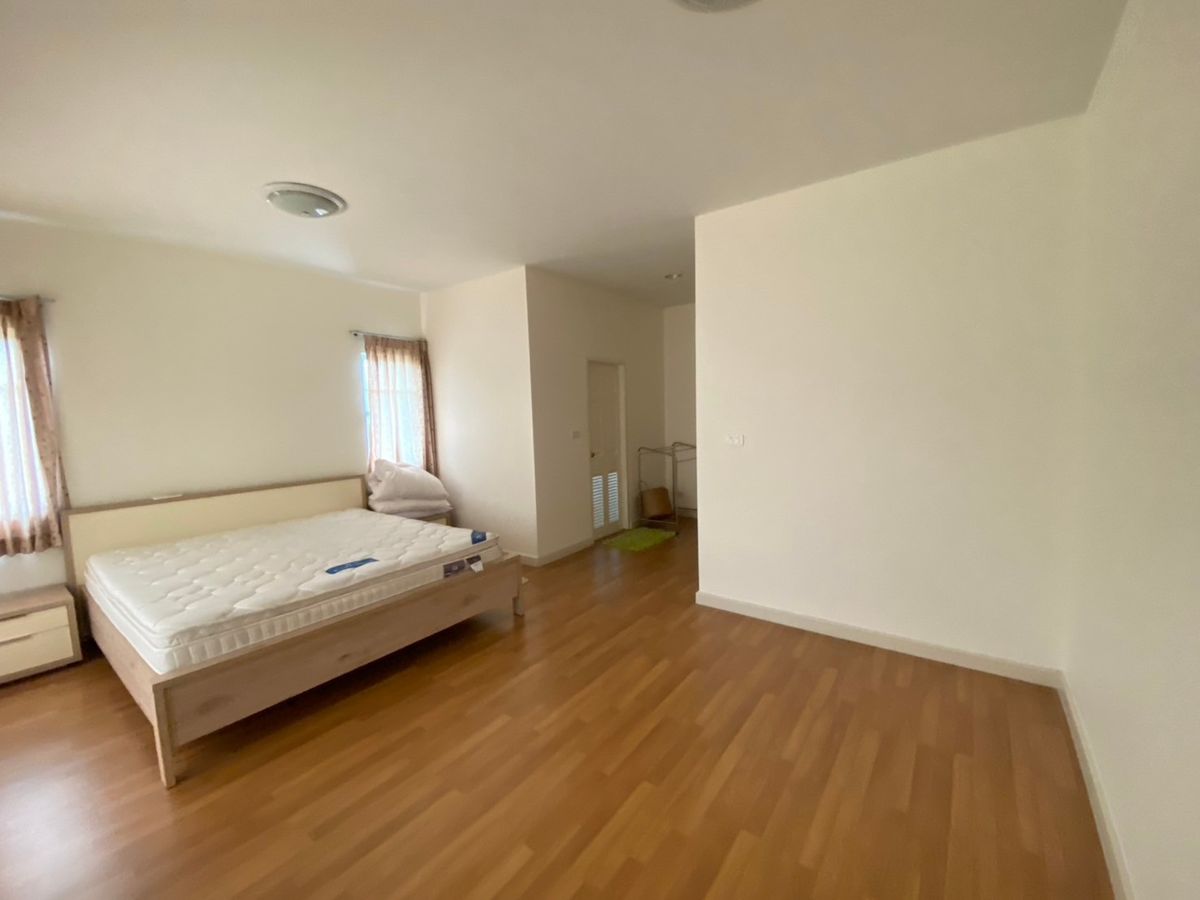 ขายบ้านนวมินทร์ รามอินทรา : ขายบ้านเดี่ยว สราญสิริ รามอินทรา  หลังใหญ่สุดในโครงการหมู่บ้าน  พื้นที่เยอะ ใกล้สวน หน้าบ้านโล่ง โปร่งสบาย