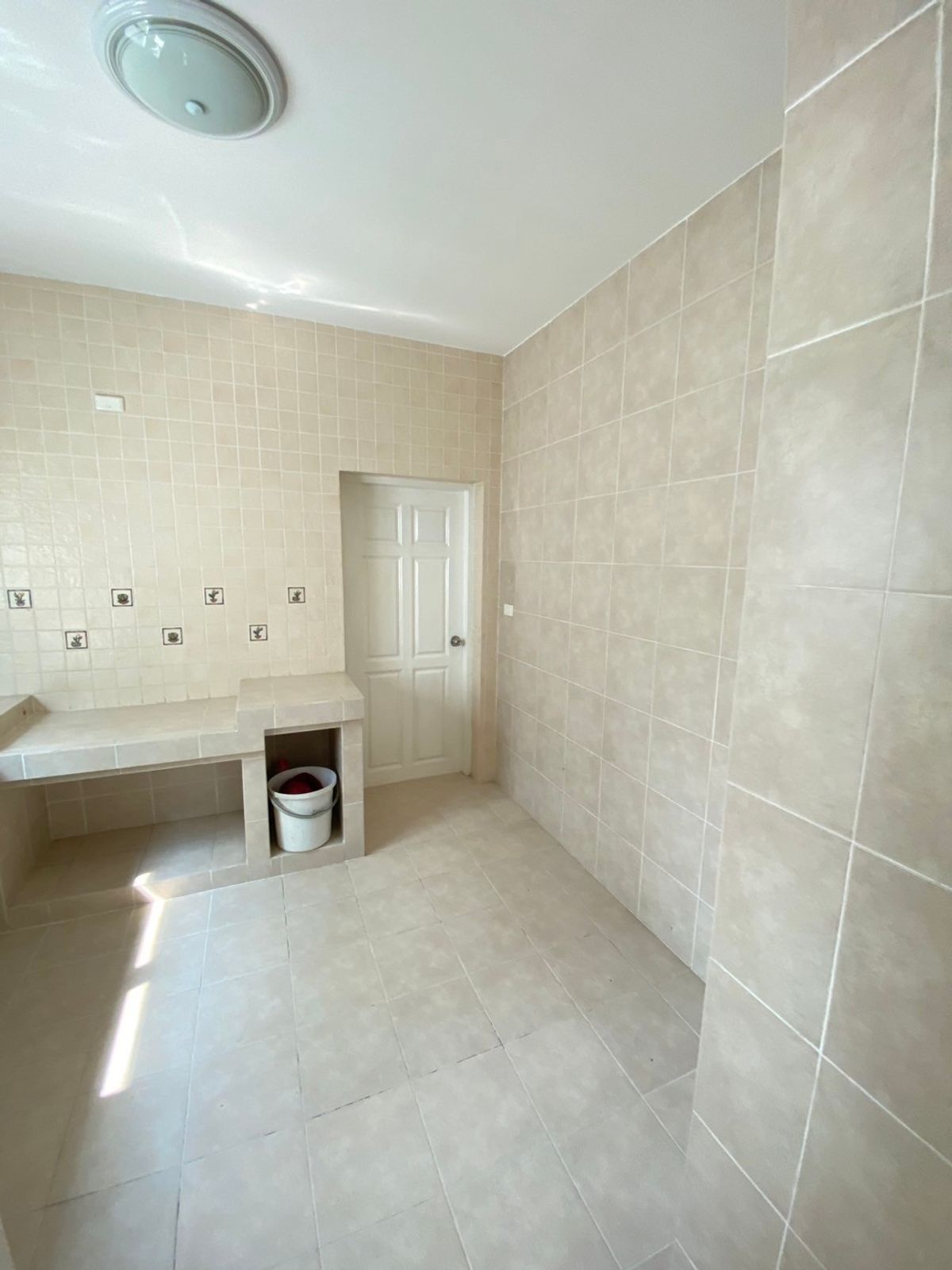 ขายบ้านนวมินทร์ รามอินทรา : ขายบ้านเดี่ยว สราญสิริ รามอินทรา  หลังใหญ่สุดในโครงการหมู่บ้าน  พื้นที่เยอะ ใกล้สวน หน้าบ้านโล่ง โปร่งสบาย