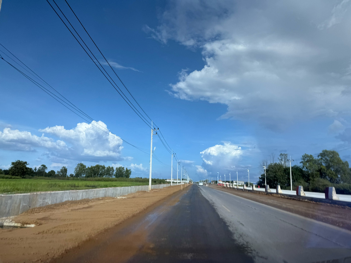 For SaleLandAyutthaya : Land for sale in Samruen, Bang Pa -in, Ayutthaya. Beautiful, accepting buyers and brokers.