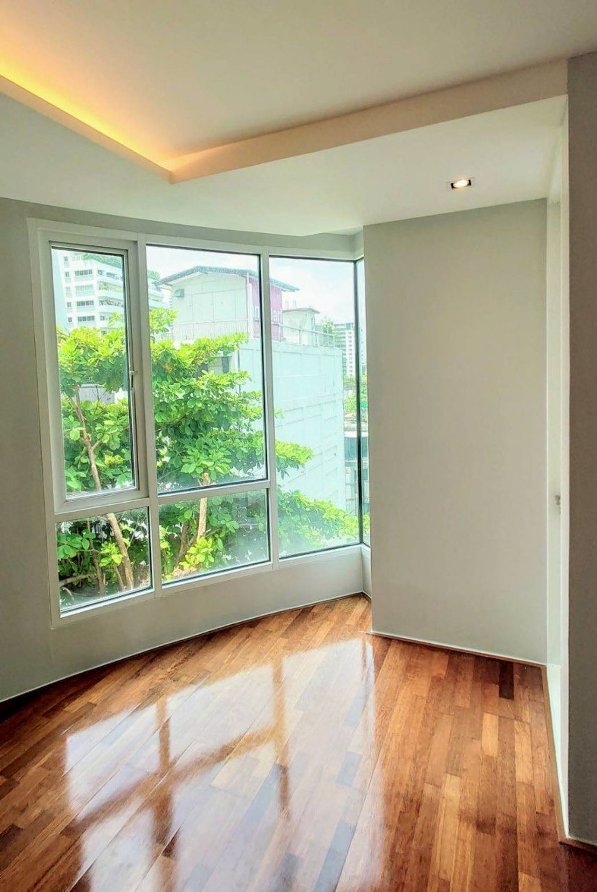 ขายคอนโดสุขุมวิท อโศก ทองหล่อ : 🏢 เบเวอรี่ 33 สุขุมวิท 33  ห้องมุม ไม่บล็อกวิว