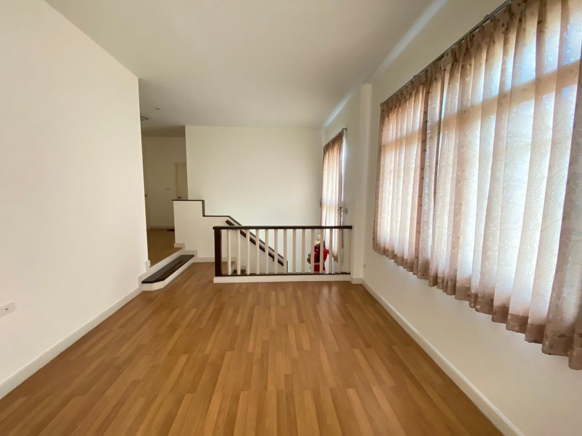 ขายบ้านนวมินทร์ รามอินทรา : ขายบ้านเดี่ยว สราญสิริ รามอินทรา  หลังใหญ่สุดในโครงการหมู่บ้าน  พื้นที่เยอะ ใกล้สวน หน้าบ้านโล่ง โปร่งสบาย