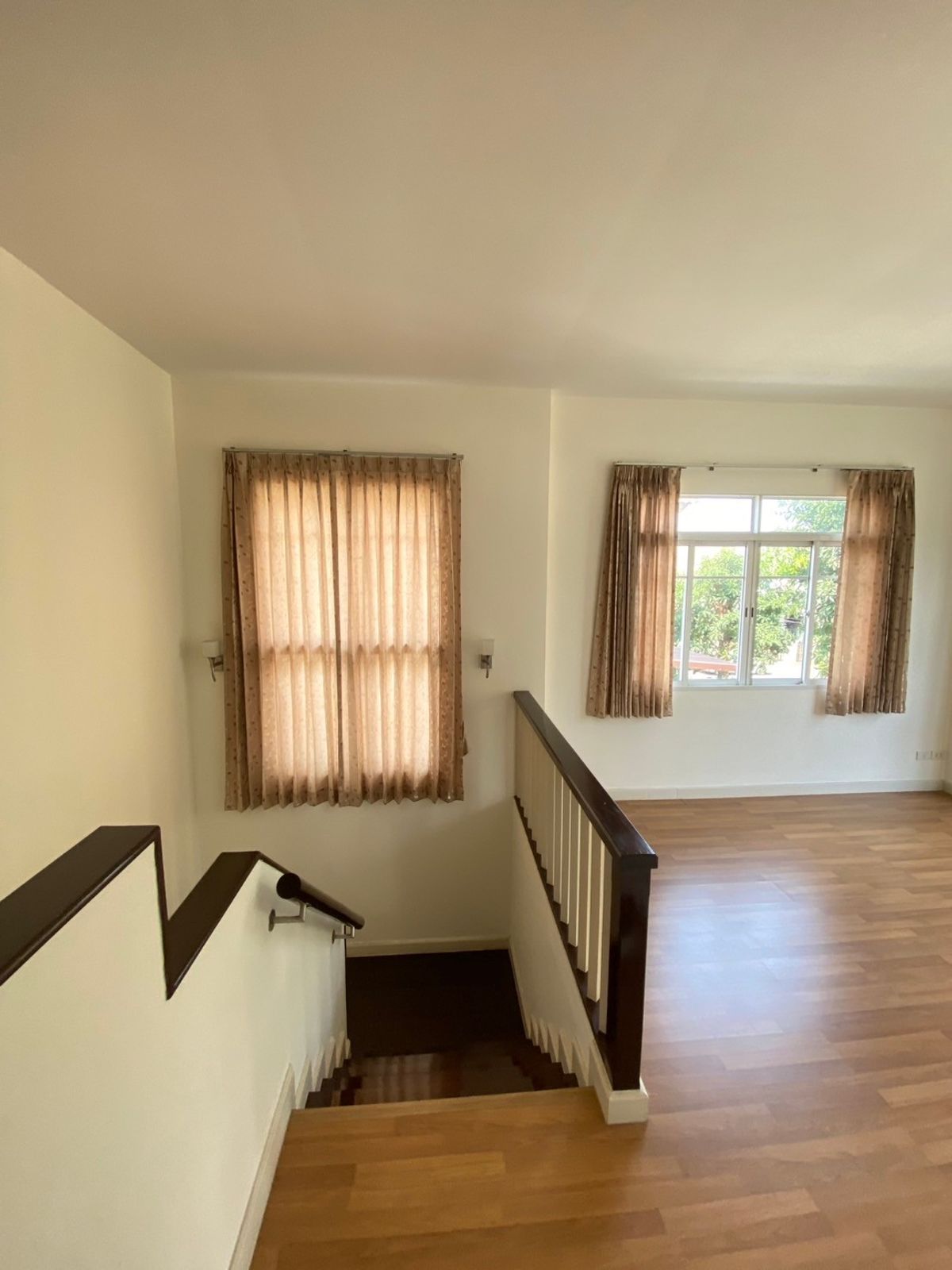 ขายบ้านนวมินทร์ รามอินทรา : ขายบ้านเดี่ยว สราญสิริ รามอินทรา  หลังใหญ่สุดในโครงการหมู่บ้าน  พื้นที่เยอะ ใกล้สวน หน้าบ้านโล่ง โปร่งสบาย