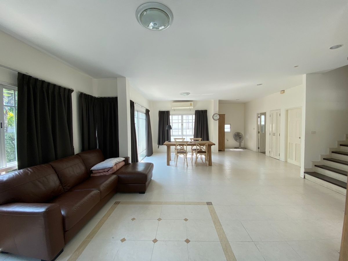 ขายบ้านนวมินทร์ รามอินทรา : ขายบ้านเดี่ยว สราญสิริ รามอินทรา  หลังใหญ่สุดในโครงการหมู่บ้าน  พื้นที่เยอะ ใกล้สวน หน้าบ้านโล่ง โปร่งสบาย