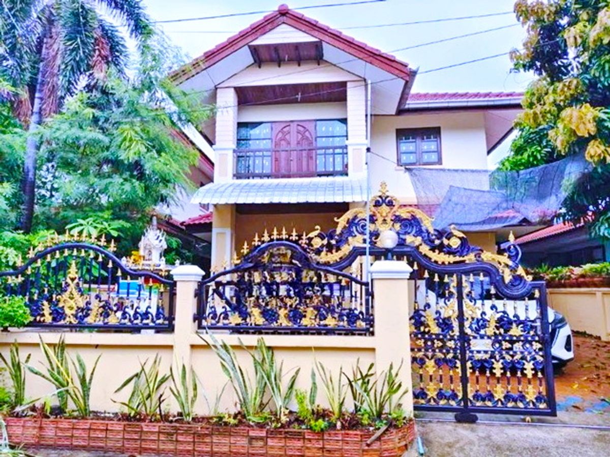 ให้เช่าบ้านบางนา แบริ่ง ลาซาล : บางบ่อ-คลองด่าน ABACบางนา5.5 กม. ให้เช่าบ้านเดี่ยว 2ชั้น 52ตร.วา. 202ตร.ม. 3แอร์ 3นอน 2น้ำ รพ. บางบ่อ 1กม. บางนาตราด ตลาด ใจโต 6.5 กม.