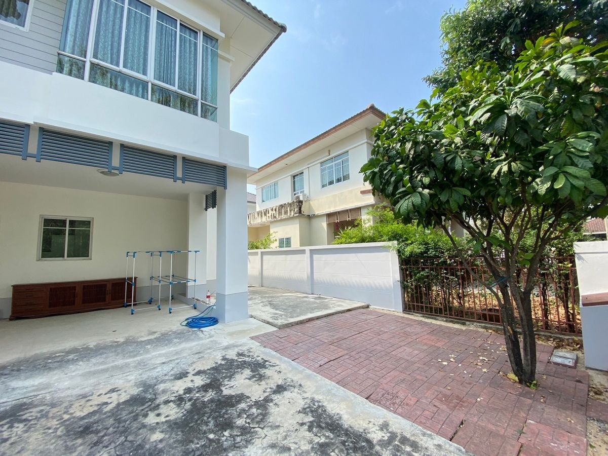 ขายบ้านนวมินทร์ รามอินทรา : ขายบ้านเดี่ยว สราญสิริ รามอินทรา  หลังใหญ่สุดในโครงการหมู่บ้าน  พื้นที่เยอะ ใกล้สวน หน้าบ้านโล่ง โปร่งสบาย