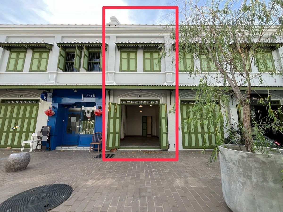 For RentShop HouseYaowarat, Banglamphu : Rent a commercial building, three commercial buildings, near Mega, Bridge and Yaowarat Bridge, Old Town Street and old town, foreign tourists and Street Food.