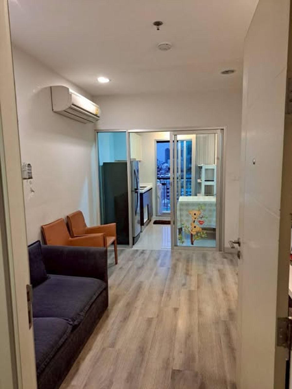 For RentCondoSathorn, Narathiwat : Rent RR452 Centric Sathorn-ST.LOUIS. Beautiful room, full furniture near the BTS BTS Louis BTS, ready to be on 02/08/2025.