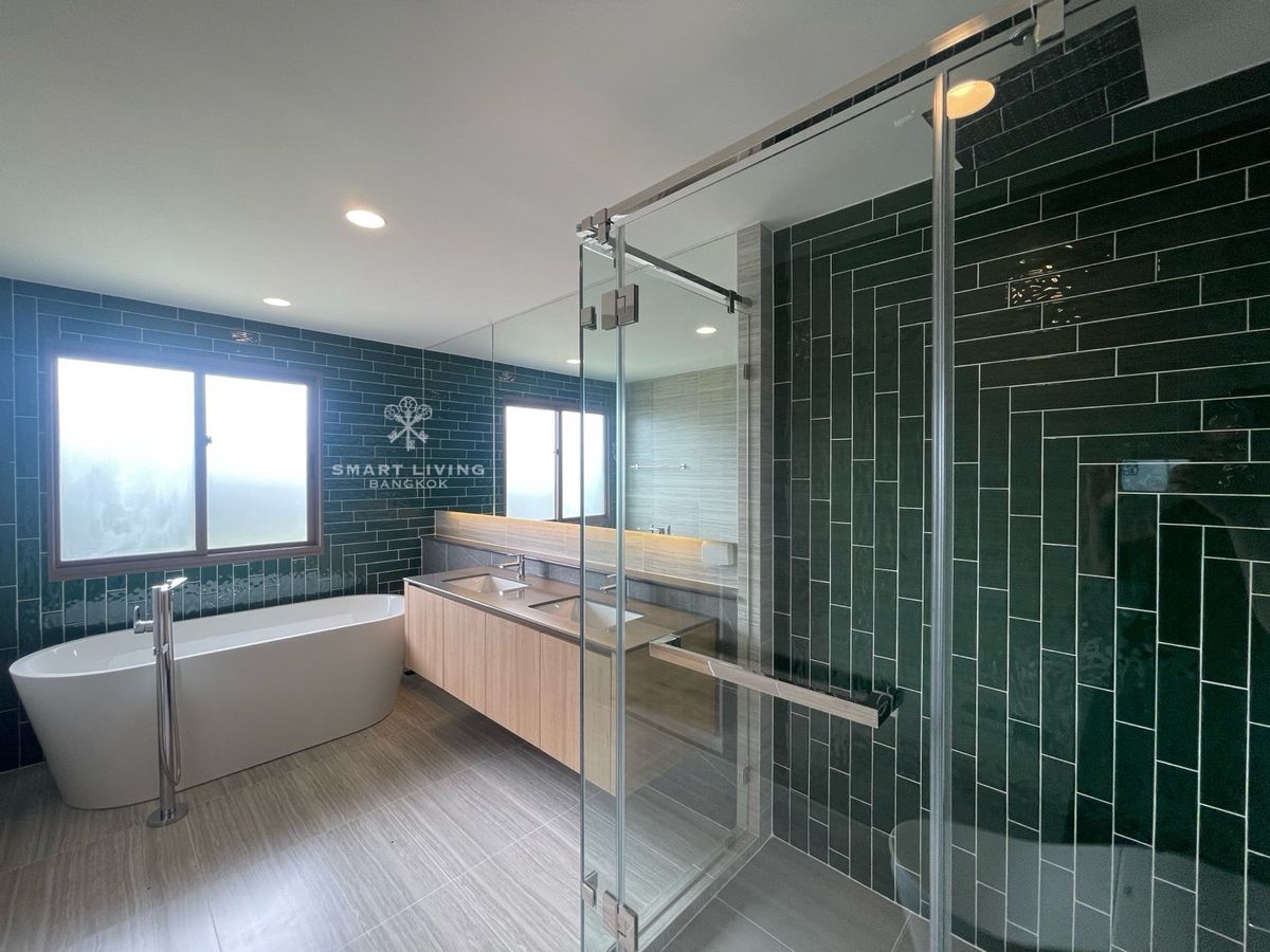 ให้เช่าบ้านพัฒนาการ ศรีนครินทร์ : ให้เช่าบ้านเดี่ยวหรู 4 ห้องนอน แปลงมุม Burasiri กรุงเทพกรีฑา มีห้องนอนชั้นล่าง ใกล้โรงเรียนนานาชาติ