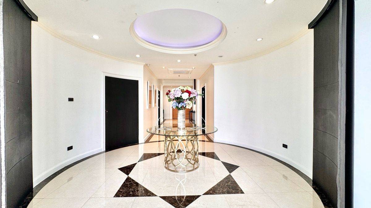 For RentCondoSukhumvit, Asoke, Thonglor : Millenium Penthouse Tower D 316 SQM for Rent !! Beautiful Benkiti Park View 🏡45 Floor! Town Down of Bangkok Near Asoke and Promphong BTS 5 Minute !! Close to Emporium Mall and Emquatier !! Super Locaton (Contact Me for Viewing 081-999-4482) Kate