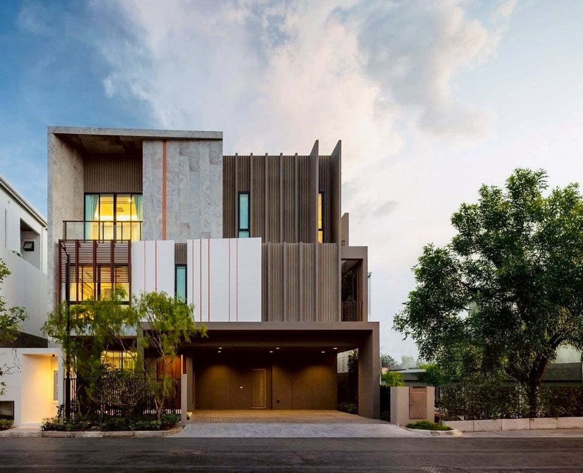 ขายบ้านลาดกระบัง สุวรรณภูมิ : โครงการ เดอะวัน ซิกเนเจอร์ บางนา-พระราม 9 (THE ONE SIGNATURE BANGNA – RAMA 9) รหัส : H8225