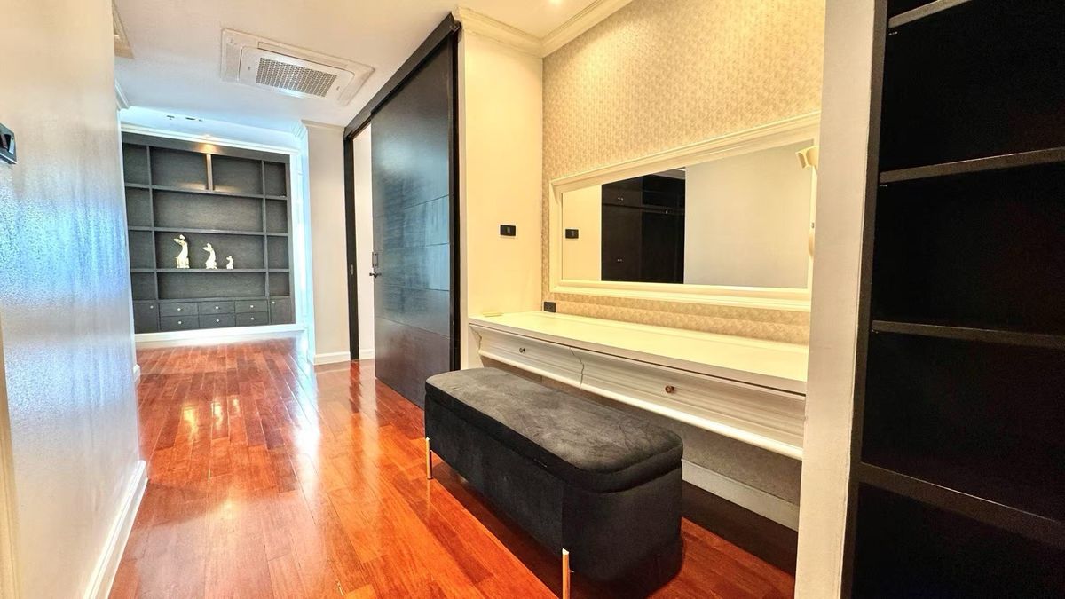 For RentCondoSukhumvit, Asoke, Thonglor : Millenium Penthouse Tower D 316 SQM for Rent !! Beautiful Benkiti Park View 🏡45 Floor! Town Down of Bangkok Near Asoke and Promphong BTS 5 Minute !! Close to Emporium Mall and Emquatier !! Super Locaton (Contact Me for Viewing 081-999-4482) Kate