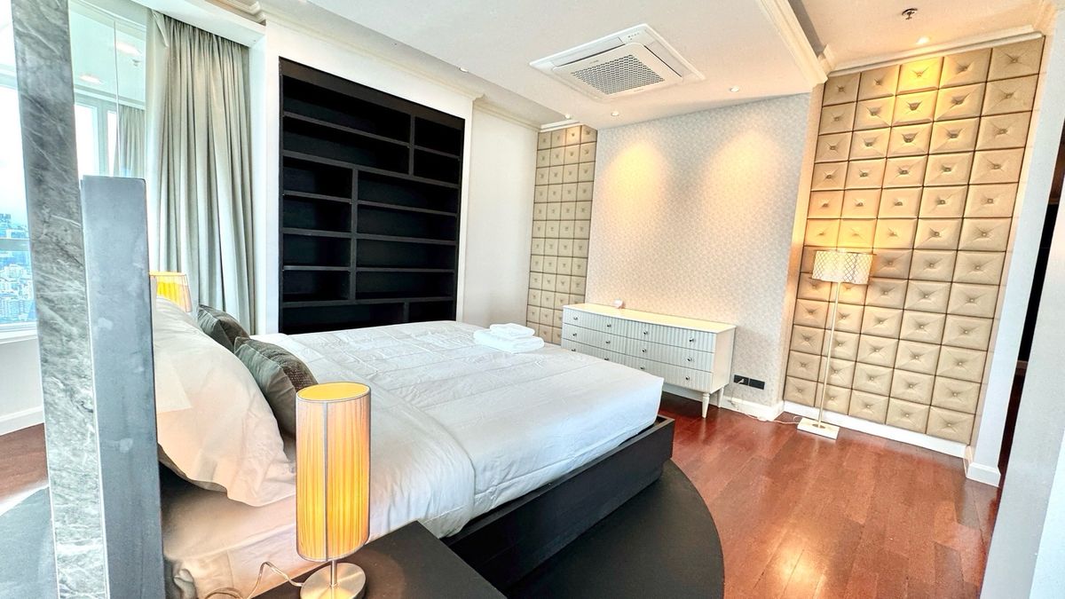 For RentCondoSukhumvit, Asoke, Thonglor : Millenium Penthouse Tower D 316 SQM for Rent !! Beautiful Benkiti Park View 🏡45 Floor! Town Down of Bangkok Near Asoke and Promphong BTS 5 Minute !! Close to Emporium Mall and Emquatier !! Super Locaton (Contact Me for Viewing 081-999-4482) Kate