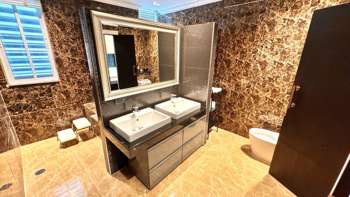 For RentCondoSukhumvit, Asoke, Thonglor : Millenium Penthouse Tower D 316 SQM for Rent !! Beautiful Benkiti Park View 🏡45 Floor! Town Down of Bangkok Near Asoke and Promphong BTS 5 Minute !! Close to Emporium Mall and Emquatier !! Super Locaton (Contact Me for Viewing 081-999-4482) Kate