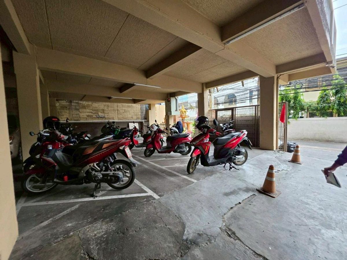 For SaleHotel&Apartment BusinessRatchathewi,Phayathai : 🎉RARE INVESTMENT OPPORTUNITY• 8-Storey Apartment with 125 Rooms Full 100% in Rangnam Alley (Victory Monument Area)📞0994152664