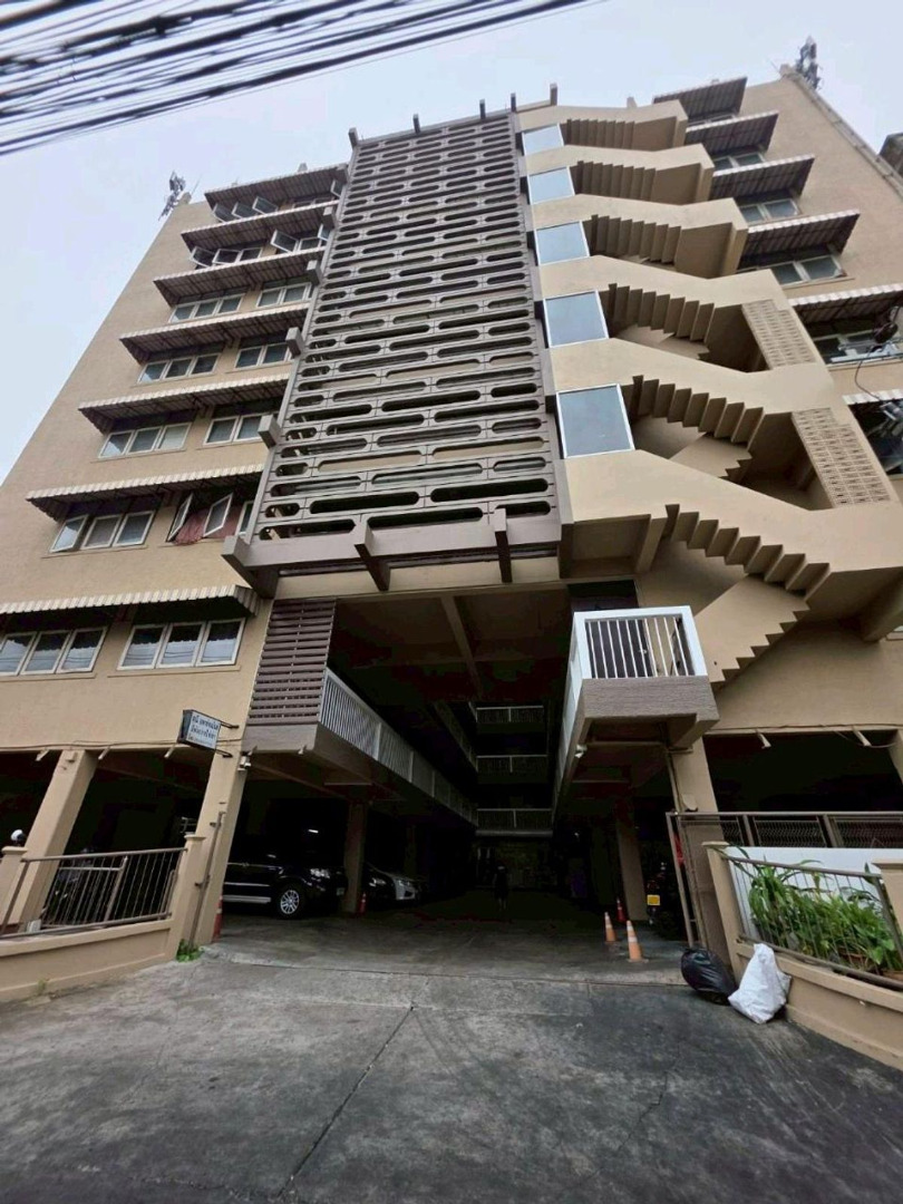 For SaleHotel&Apartment BusinessRatchathewi,Phayathai : 🎉RARE INVESTMENT OPPORTUNITY• 8-Storey Apartment with 125 Rooms Full 100% in Rangnam Alley (Victory Monument Area)📞0994152664