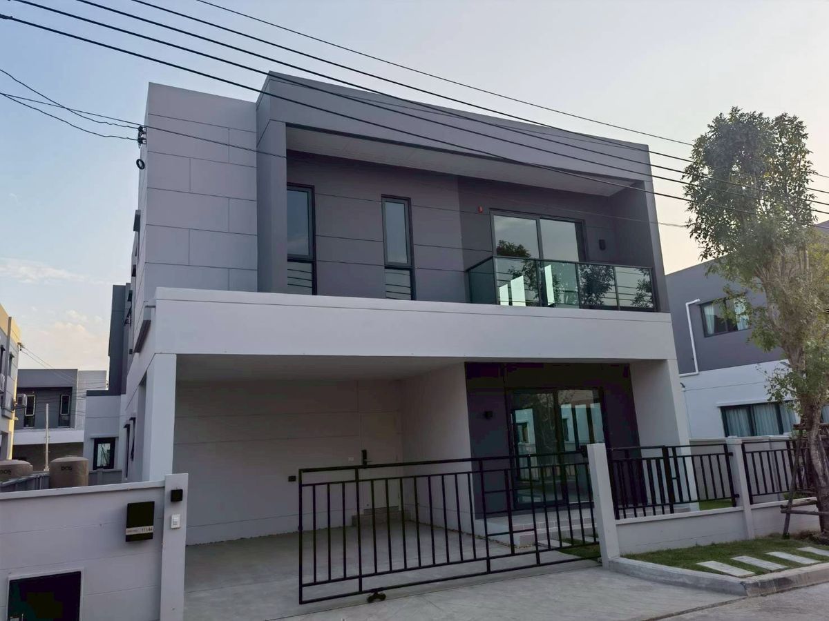 ให้เช่าบ้านบางนา แบริ่ง ลาซาล : ให้เช่า Centro บางนา พื้นที่สวนขนาดใหญ่ ใกล้ Mega Bangna 1 นาที