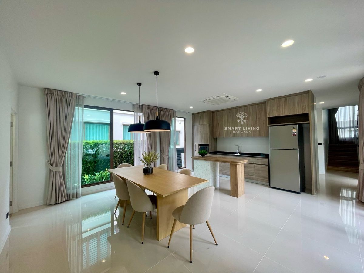 ให้เช่าบ้านพัฒนาการ ศรีนครินทร์ : ให้เช่าบ้านเดี่ยวหรู 4 ห้องนอน แปลงมุม Burasiri กรุงเทพกรีฑา มีห้องนอนชั้นล่าง ใกล้โรงเรียนนานาชาติ