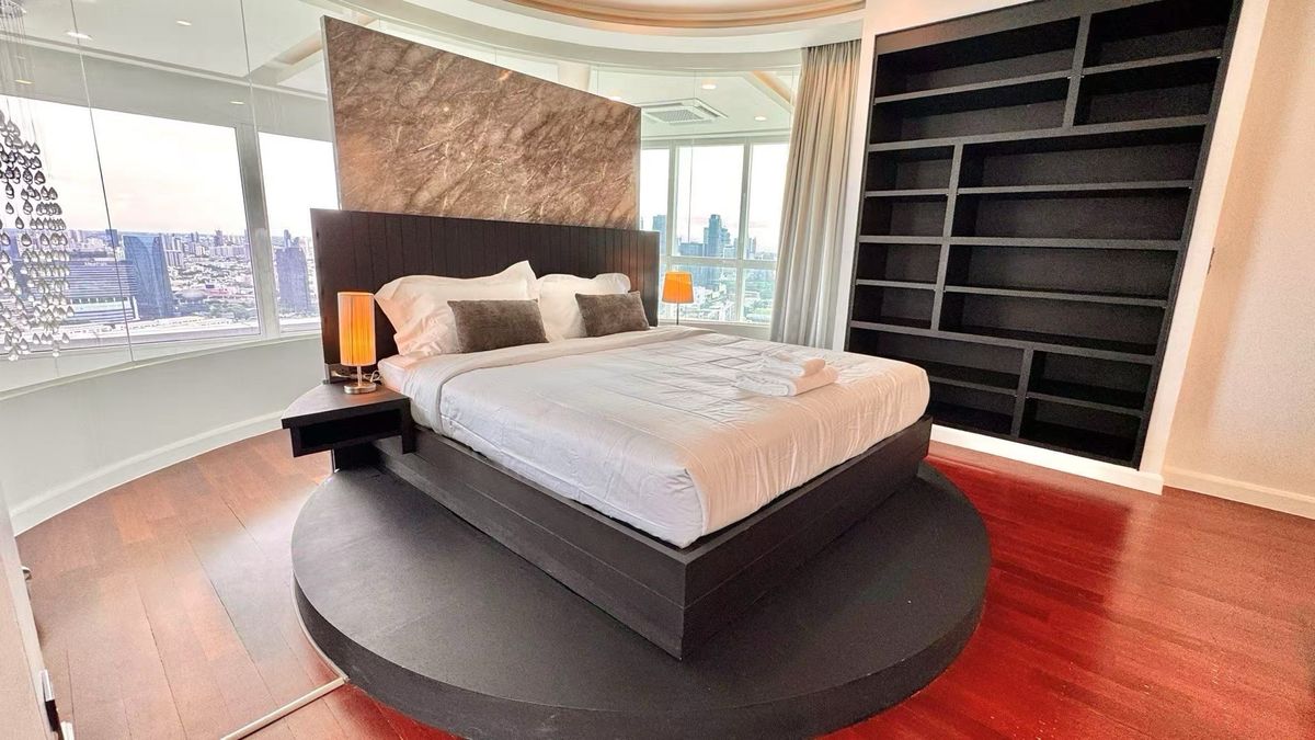 For RentCondoSukhumvit, Asoke, Thonglor : Millenium Penthouse Tower D 316 SQM for Rent !! Beautiful Benkiti Park View 🏡45 Floor! Town Down of Bangkok Near Asoke and Promphong BTS 5 Minute !! Close to Emporium Mall and Emquatier !! Super Locaton (Contact Me for Viewing 081-999-4482) Kate