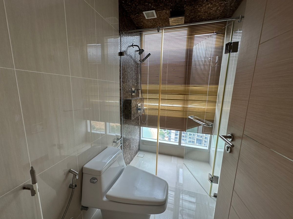 ให้เช่าคอนโดพัทยา บางแสน ชลบุรี สัตหีบ : ให้เช่าคอนโด The Palm Wongamat Beach Front พัทยา 2 ห้องนอน 2 ห้องน้ำ ชั้นสูง (S03-2077)