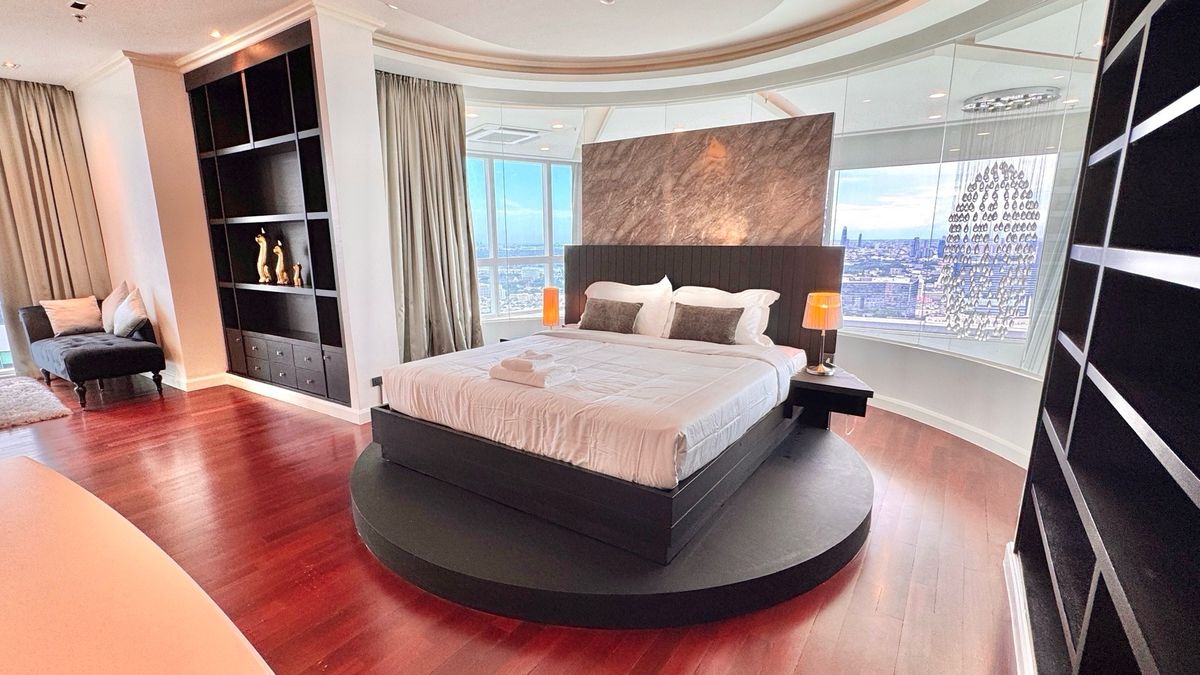 For RentCondoSukhumvit, Asoke, Thonglor : Millenium Penthouse Tower D 316 SQM for Rent !! Beautiful Benkiti Park View 🏡45 Floor! Town Down of Bangkok Near Asoke and Promphong BTS 5 Minute !! Close to Emporium Mall and Emquatier !! Super Locaton (Contact Me for Viewing 081-999-4482) Kate