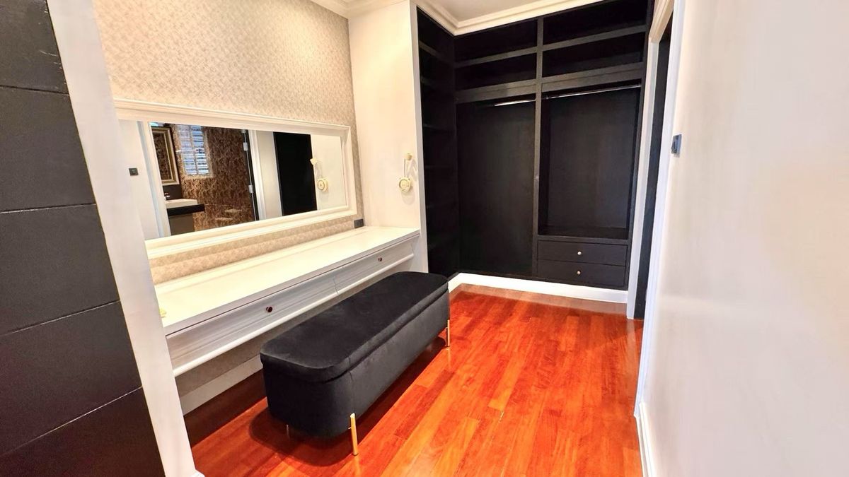 For RentCondoSukhumvit, Asoke, Thonglor : Millenium Penthouse Tower D 316 SQM for Rent !! Beautiful Benkiti Park View 🏡45 Floor! Town Down of Bangkok Near Asoke and Promphong BTS 5 Minute !! Close to Emporium Mall and Emquatier !! Super Locaton (Contact Me for Viewing 081-999-4482) Kate