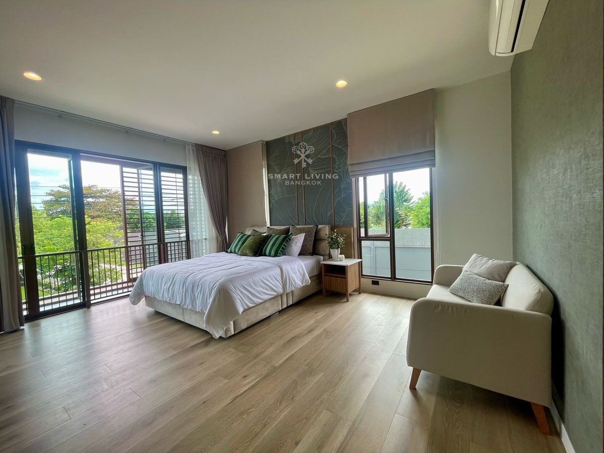 ให้เช่าบ้านพัฒนาการ ศรีนครินทร์ : ให้เช่าบ้านเดี่ยวหรู 4 ห้องนอน แปลงมุม Burasiri กรุงเทพกรีฑา มีห้องนอนชั้นล่าง ใกล้โรงเรียนนานาชาติ