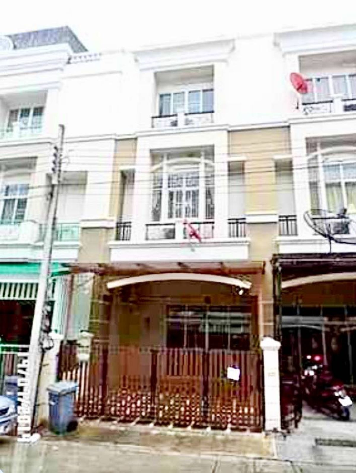 ขายทาวน์โฮมเอกชัย บางบอน : ทาวน์เฮ้าส์ 3 ชั้น ปริญลักษณ์ เอกชัย-บางบอน 🏡 สนใจบ้านหลังใหญ่ ทำเลดี เดินทางสะดวก ลองมาดูหลังนี้กัน!