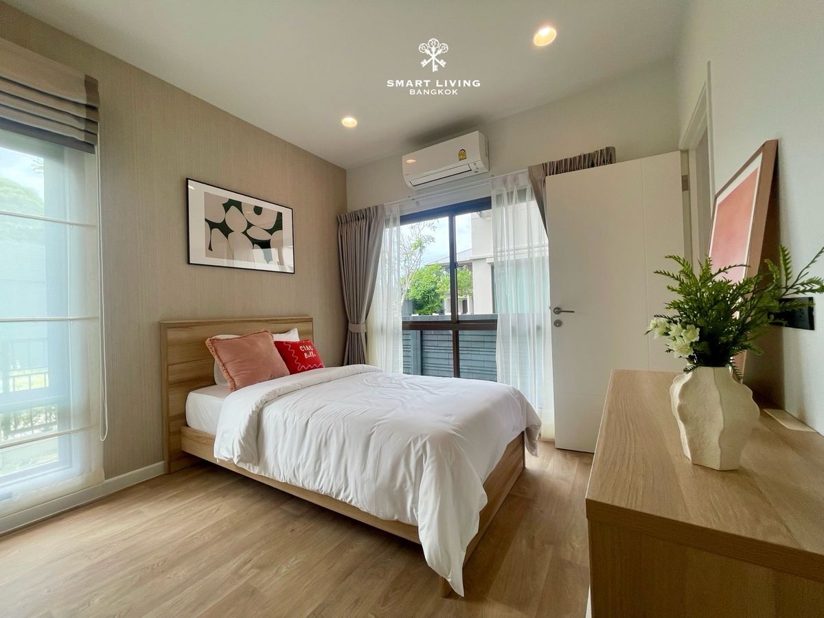 ให้เช่าบ้านพัฒนาการ ศรีนครินทร์ : ให้เช่าบ้านเดี่ยวหรู 4 ห้องนอน แปลงมุม Burasiri กรุงเทพกรีฑา มีห้องนอนชั้นล่าง ใกล้โรงเรียนนานาชาติ