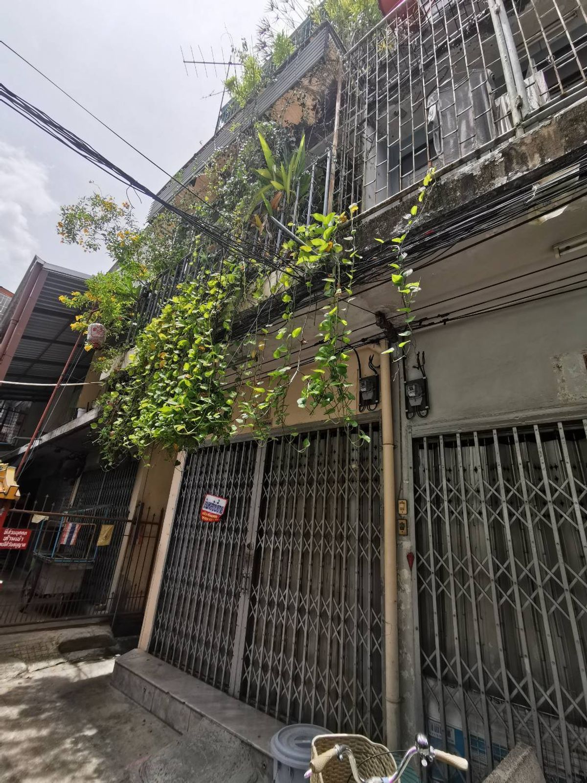 ขายอาคารพาณิชย์สาทร นราธิวาส : ขาย ตึกเเถว 11 ตร.ว. ซอย ตรอกฉลองกรุง เจริญกรุง 