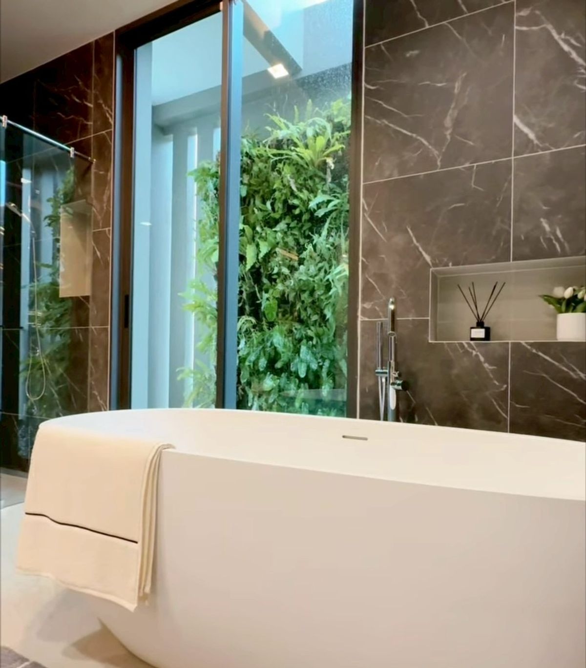 ขายบ้านลาดกระบัง สุวรรณภูมิ : โครงการ เดอะวัน ซิกเนเจอร์ บางนา-พระราม 9 (THE ONE SIGNATURE BANGNA – RAMA 9) รหัส : H8225